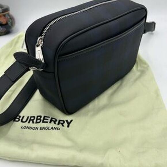 Men's Burberry, check messenger bag in navy blue. Adjustable shoulder strap. - Picture 14 of 16